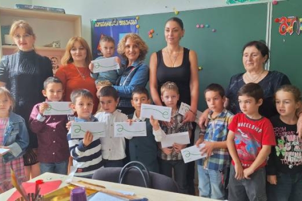 წინა სასკოლო შეკრება და სიურპრიზი პირველკლასელებს
