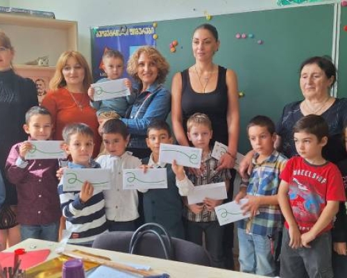 წინა სასკოლო შეკრება და სიურპრიზი პირველკლასელებს