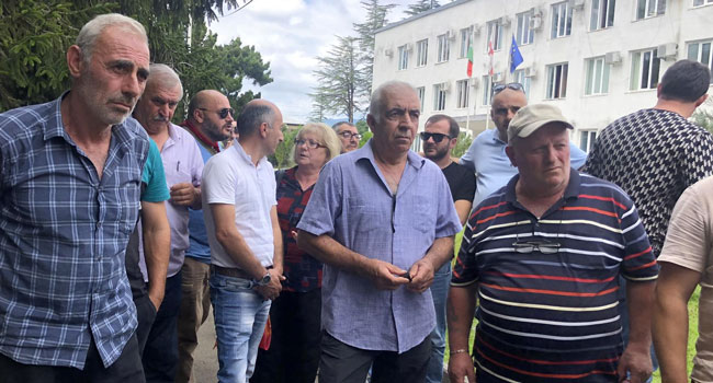 ჩოხატაურის მერიასთან აქცია გაიმართა