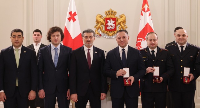 ირაკლი კობახიძე შს  მინისტრისა და პოლიციის სხვა ხელმძღვანელი პირების ღირსების ორდენით დაჯილდოების ცერემონიას დაესწრო