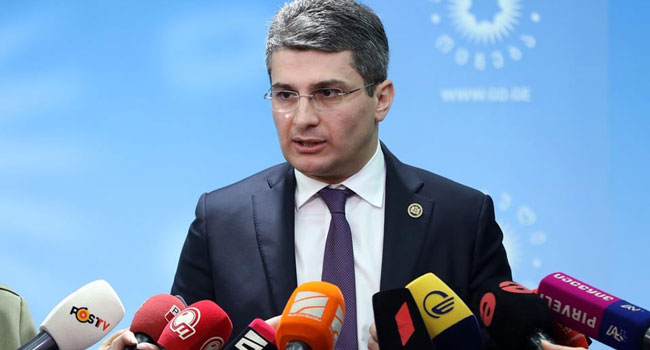 მამუკა მდინარაძე: “ამასობაში, მაკრონს „შემოეღიარა“ საქართველოს მთავრობა”