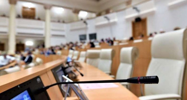 ოპოზიციის 49 წევრს სადეპუტატო მანდატები შეუწყდათ _ სია