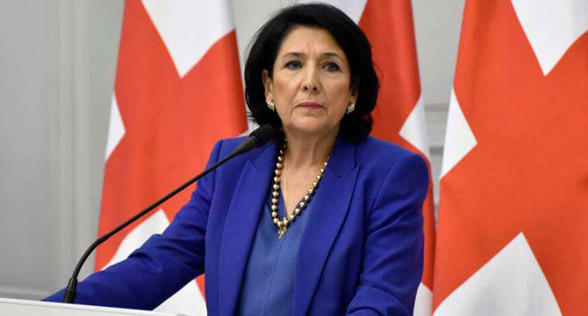 პრეზიდენტი: უნდა დაიწყოს ზეწოლა საკონსტიტუციო სასამართლოზე ბათუმში