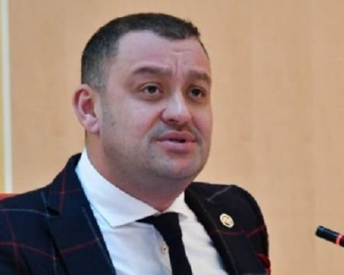 ბექა ოდიშარია – ხარი ხართან რომ დააბა, ან ფერს იცვლის, ან ზნესაო, ალბათ ეს დაემართა გუბაზ სანიკიძეს