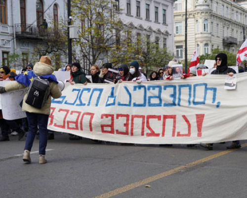 “ხელი გაუშვი, ჩემი შვილია!“ – დედების მარში