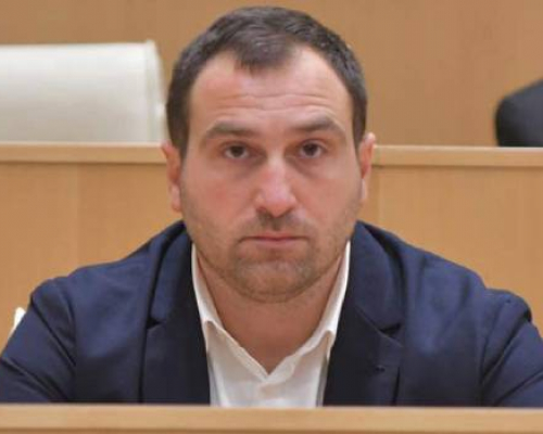 ფრაქცია “ქართული ოცნება” სოციალურ ქსელში გამოქვეყნებული პოსტების გამო მოქალაქეებს უჩივის