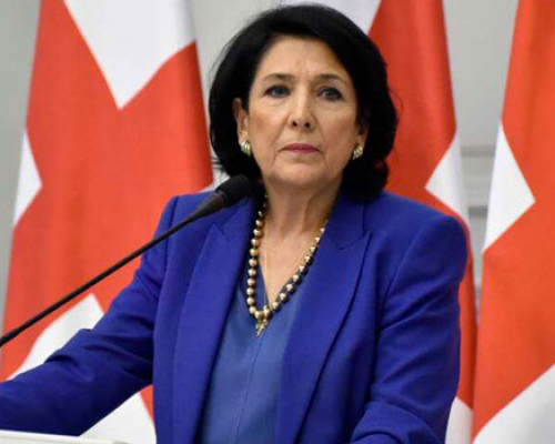 პრეზიდენტი: უნდა დაიწყოს ზეწოლა საკონსტიტუციო სასამართლოზე ბათუმში
