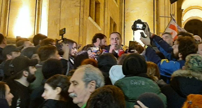 “ალყაში მოვაქციოთ”- რუსთაველზე ხელისუფლებისთვის მიცემული დრო ამოიწურა